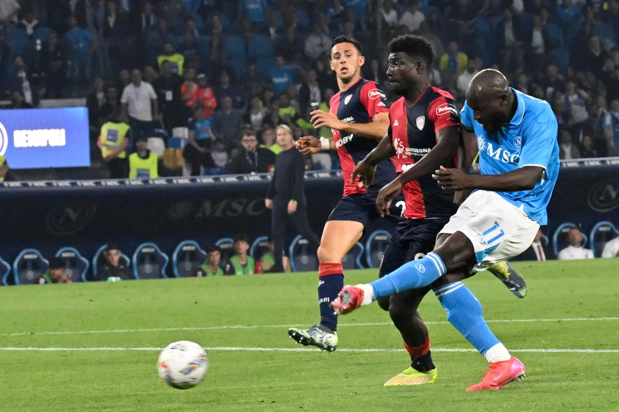 Il gol di Romelu Lukaku per il 2-0 di Napoli-Cagliari (foto Ansa)
