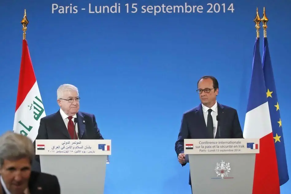 Il presidente francese Hollande (a destra) e quello iracheno Massoum (a sinistra)