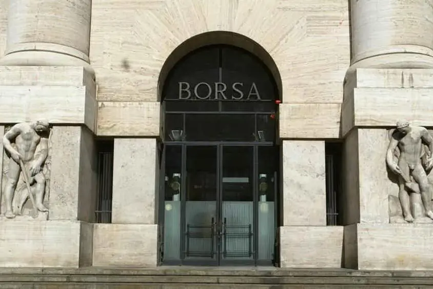 La Borsa in piazza Affari, a Milano