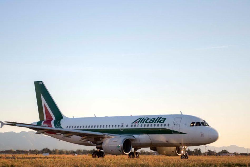 Alitalia, Lufthansa offre 500 milioni ma chiede 6mila esuberi