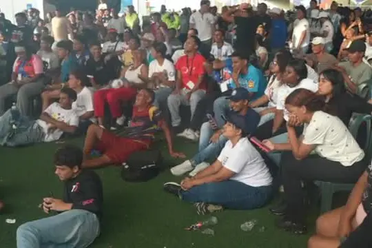 Venezuela, a La Guaira si guarda la finale dei Mondiali in un rifugio
