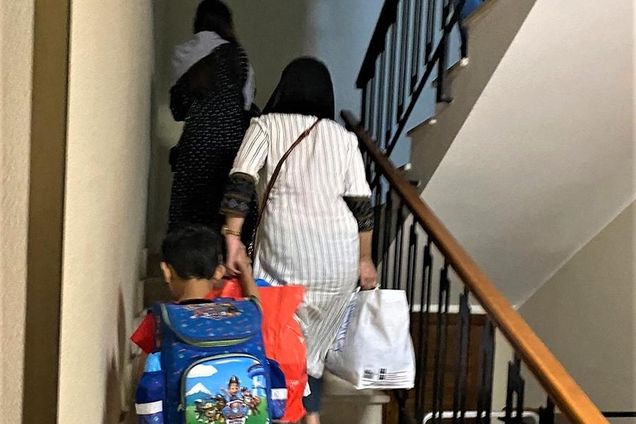 Arrivati a Sassari 26 profughi afgani, in gran parte donne e bambini