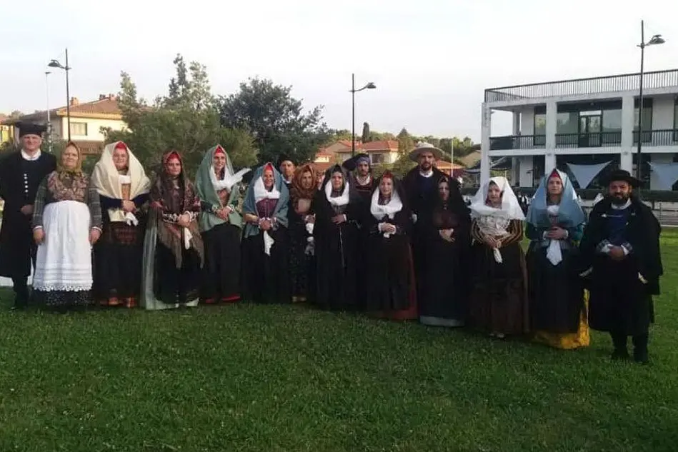 Il gruppo folk Sant'Andrea di Gonnesa (L'Unione Sarda - Pani)