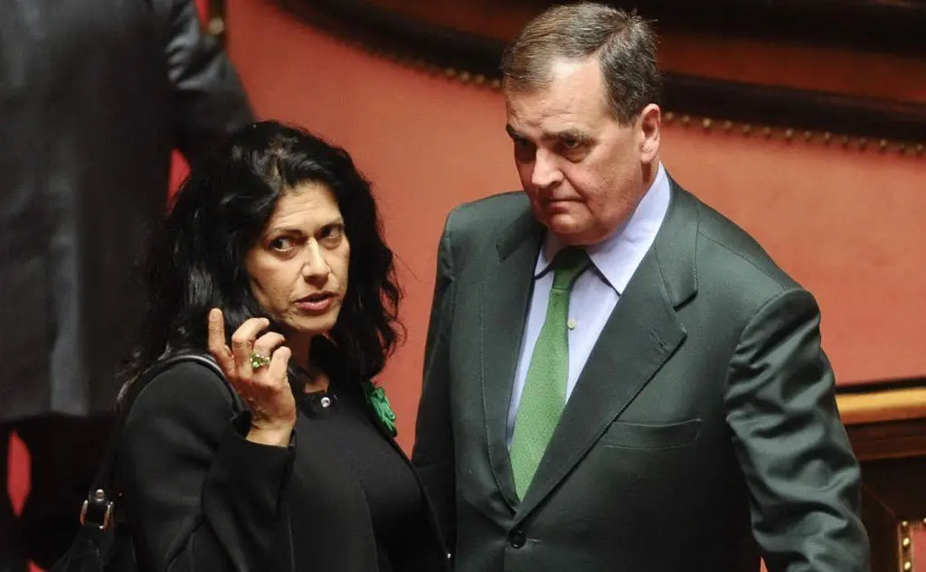 Mauro e Calderoli nel 2011: lei vicepresidente del Senato, lui ministro della Semplificazione (Ansa)