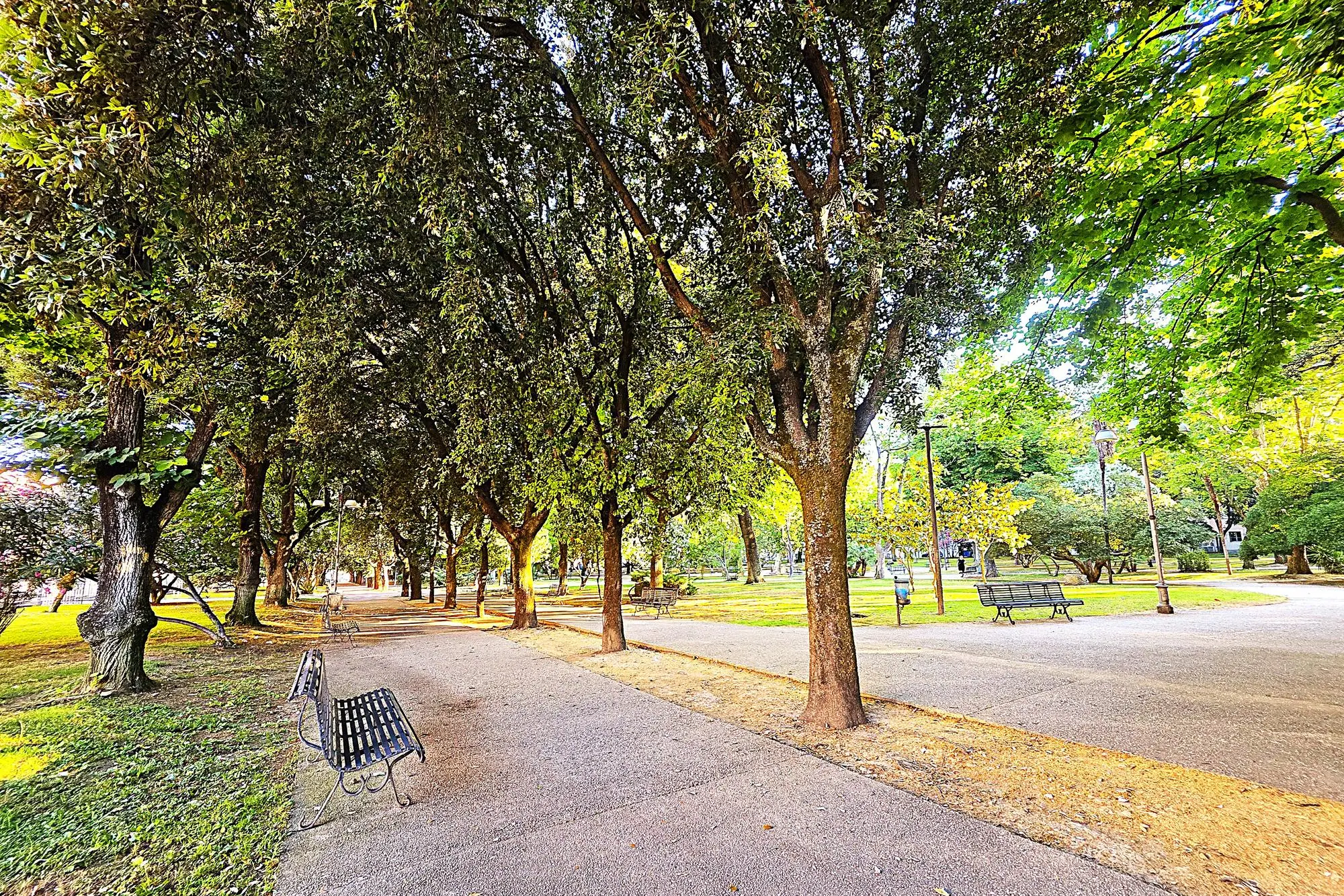 I Giardini Pubblici di via Tavolara, uno dei rifugi climatici (foto Floris)