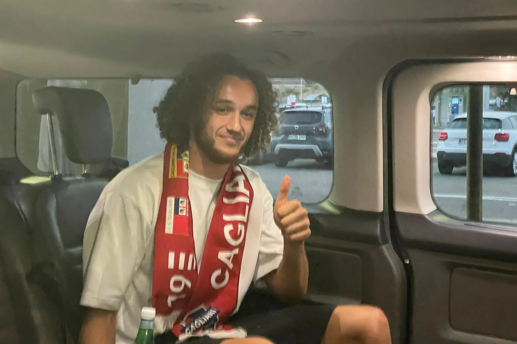 Yanis Massolin all’aeroporto di Cagliari-Elmas (foto Spignesi)