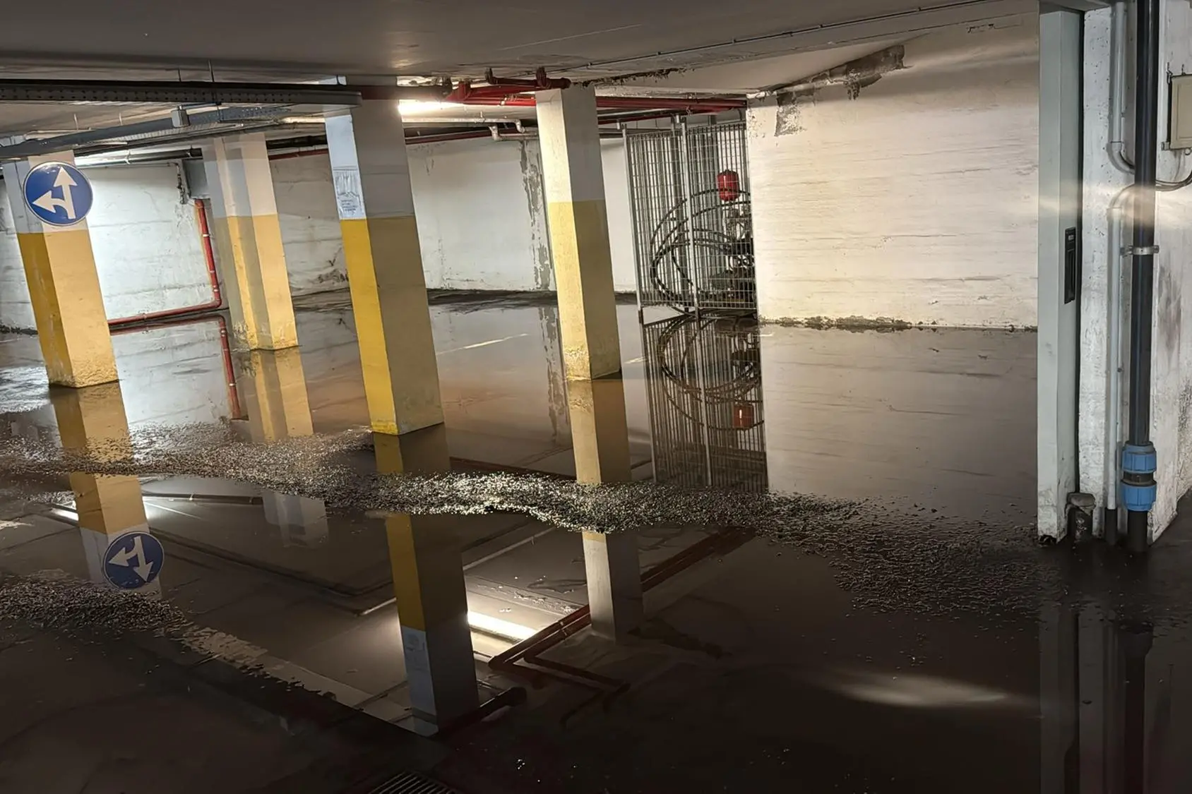 Il parcheggio allagato in piazza dei Mercati ad Alghero
