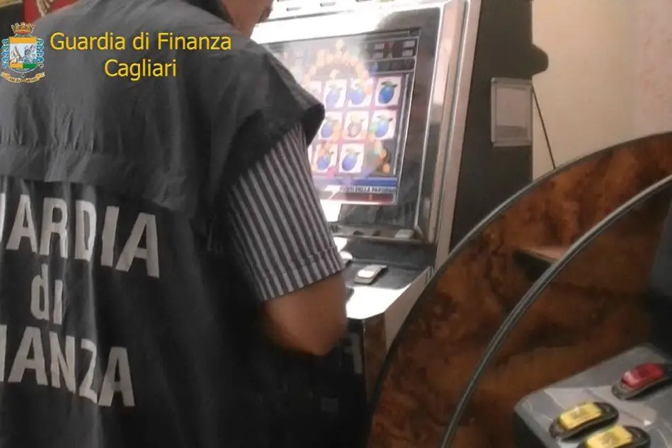 Alcuni videopoker (Foto Guardia di Finanza)
