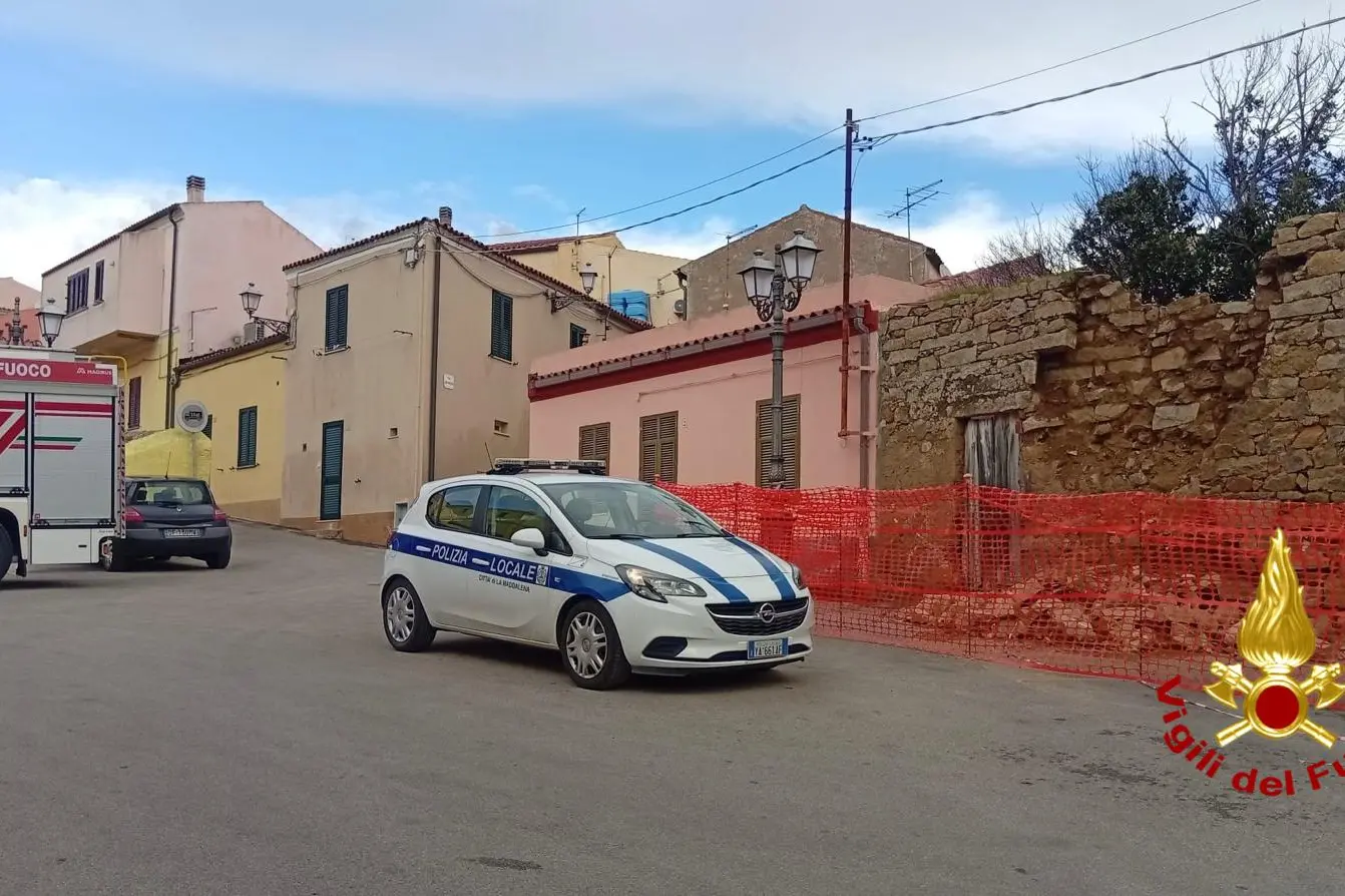 L'intervento dei vigili a La Maddalena