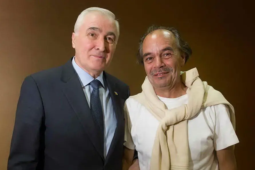 Mauro Murgia (a destra) con l'ex presidente dell'Ossezia del sud, Leonid Tibilov (foto Facebook)