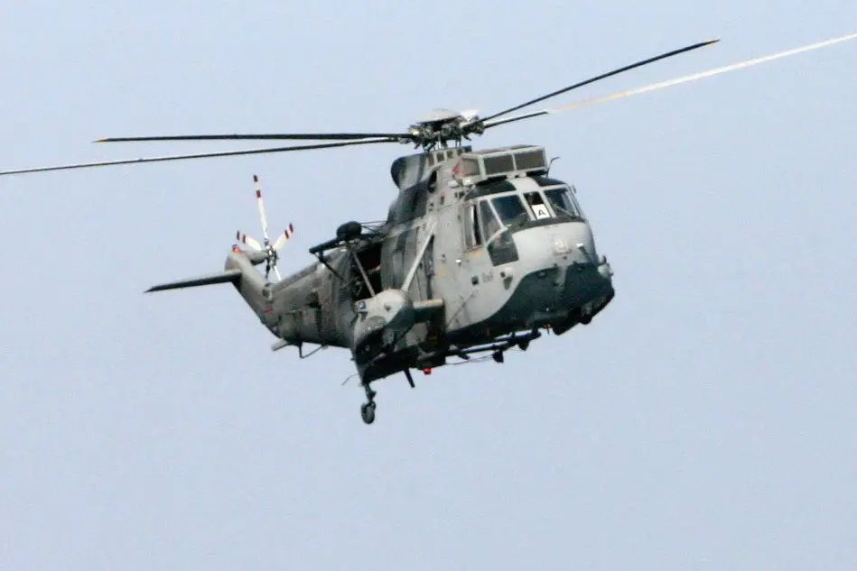 Un elicottero militare (Ansa)