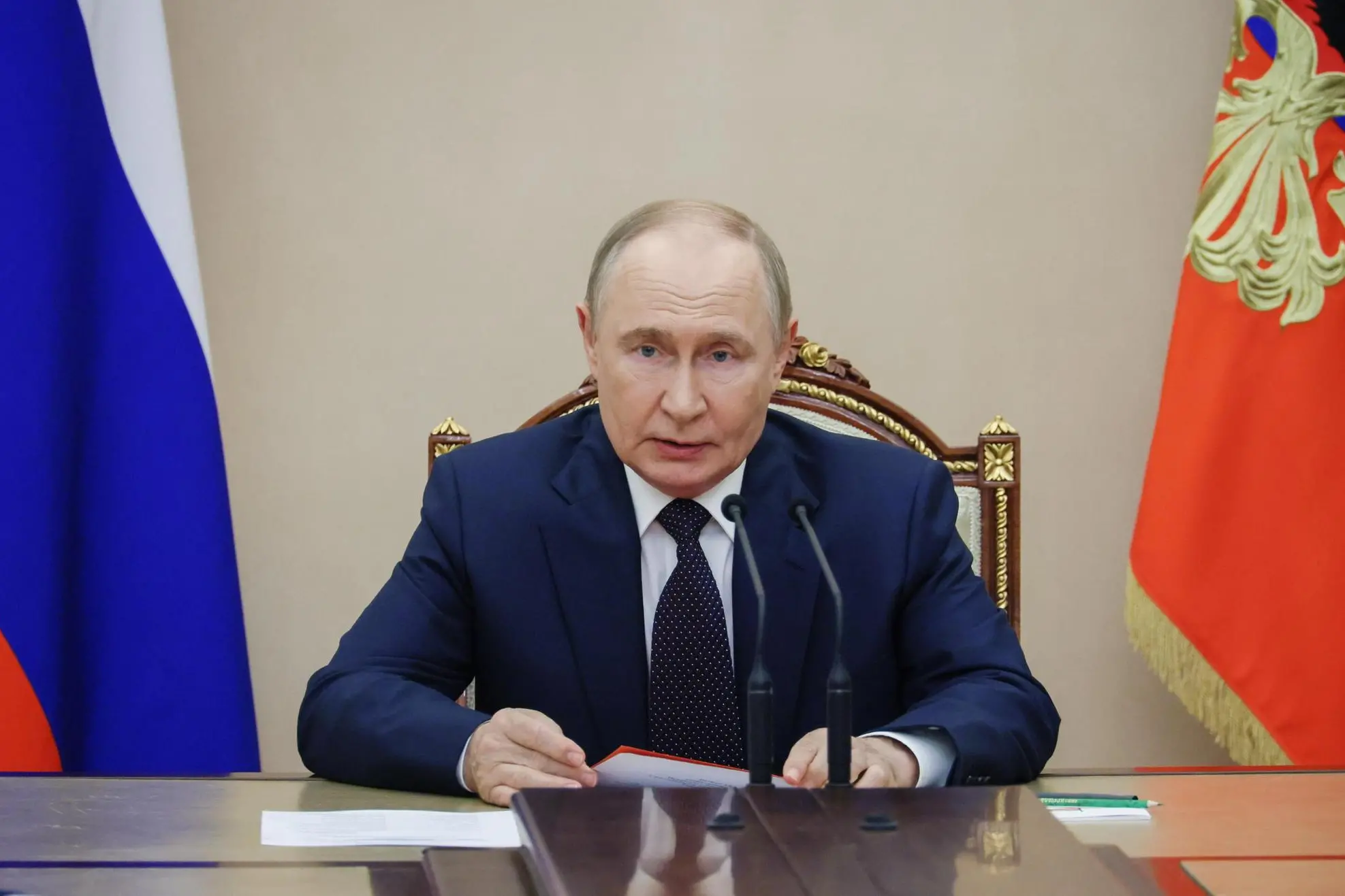 epa12289525 Russian President Vladimir Putin chairs a meeting with members of the Security Council at the Kremlin in Moscow, Russia, 08 August 2025. EPA/MIKHAIL METZEL / SPUTNIK / KREMLIN POOL MANDATORY CREDIT