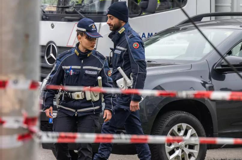 Milano, finisce con una Porsche contro le auto in sosta: morto 21enne