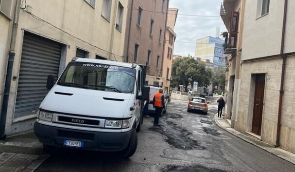 Via buche e erbacce, grandi pulizie per l’arrivo di Mattarella