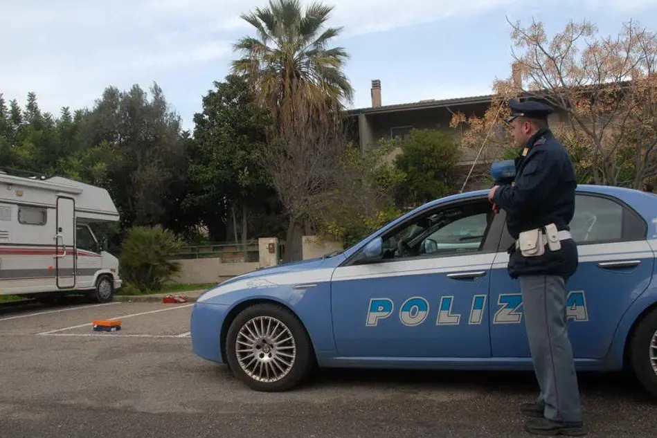 Un'auto della polizia