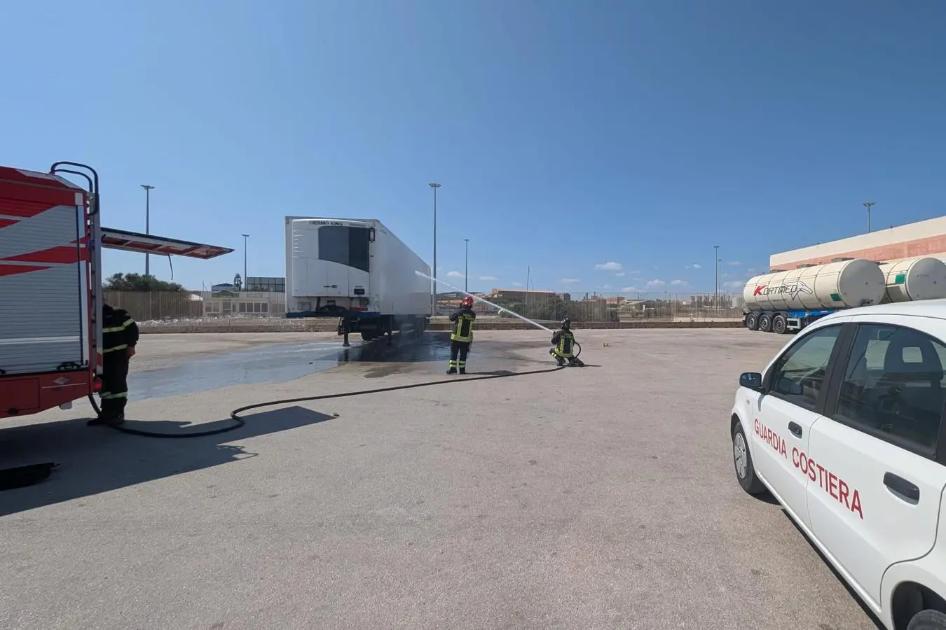 L'esercitazione antincendio a Porto Torres (foto Capitaneria)