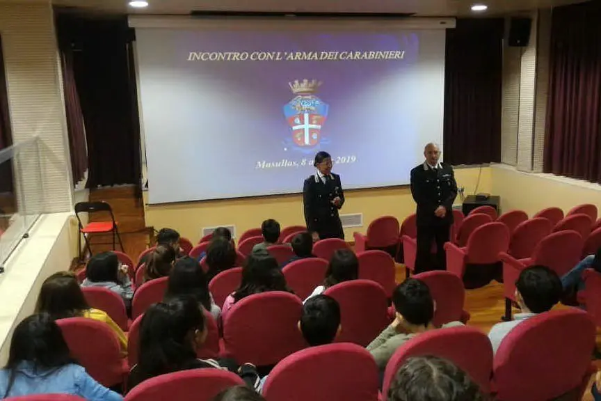 I giovani durante la lezione (foto Elia Sanna)