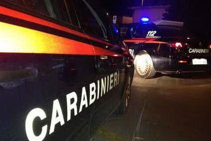 Marito geloso ammazza la moglie con un'ascia: fermato dai carabinieri