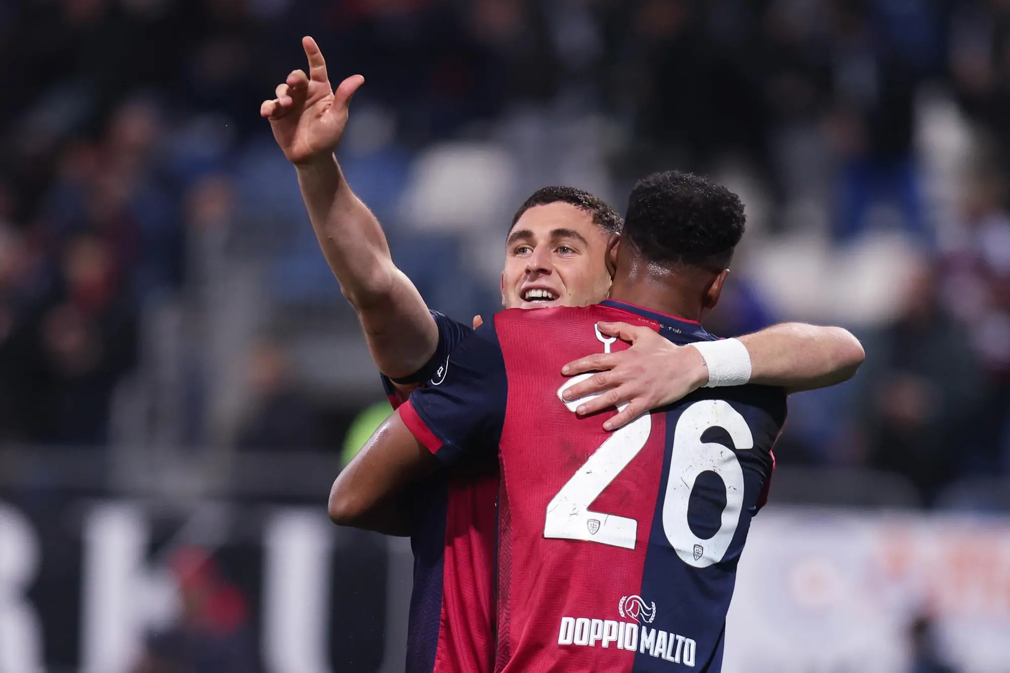 Roberto Piccoli esulta per il gol in Cagliari-Lazio (foto Ansa)
