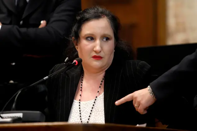 Alessia Pifferi durante l'udienza del processo per l'omicidio della figlia Diana nell'aula del Palazzo di Giustizia a Milano (Ansa)