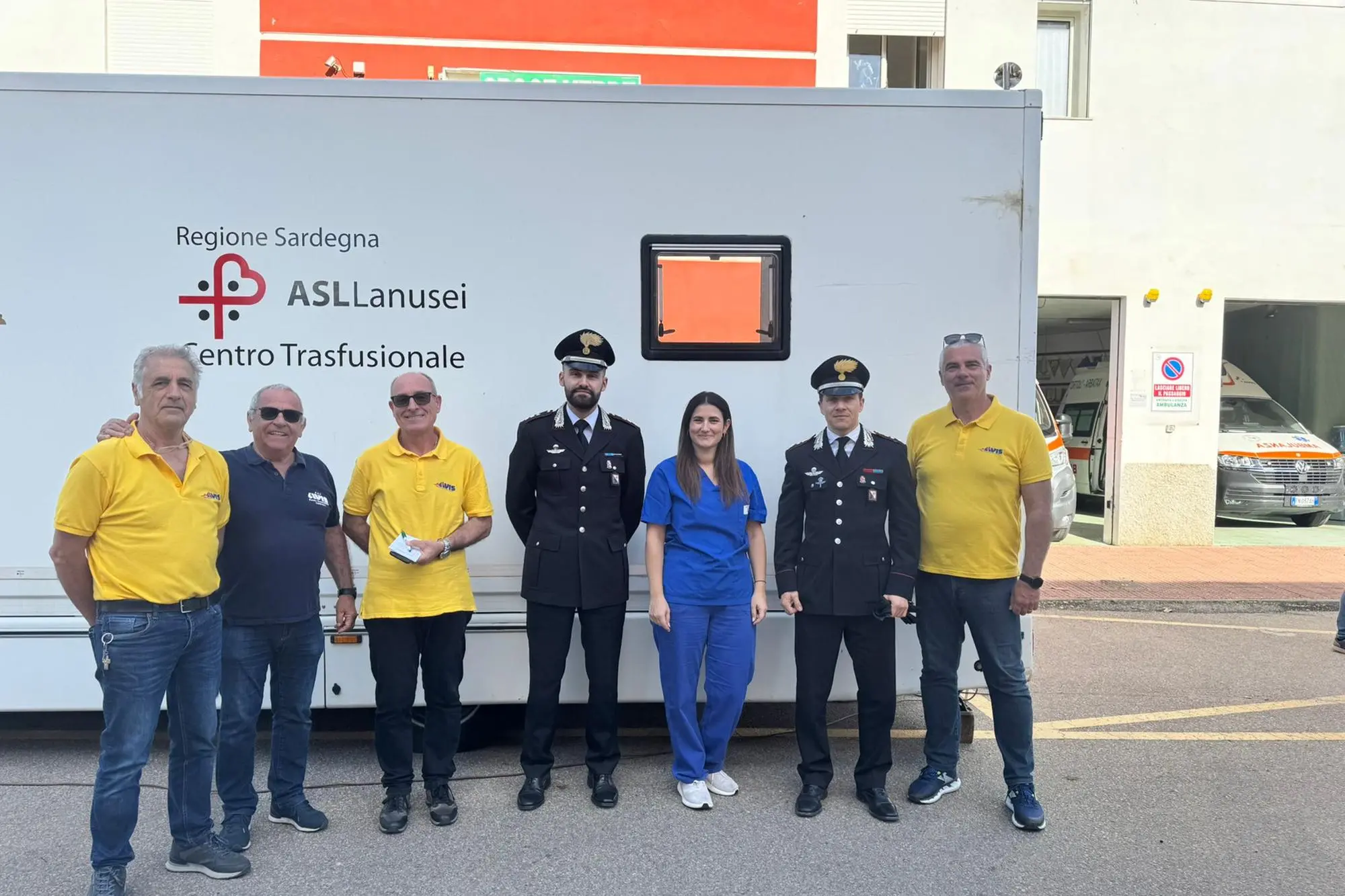 Caeabinieri, personale Asl e volontari Avis (foto concessa)