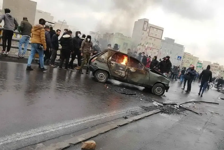 Le proteste in Iran (Ansa - Stringer)