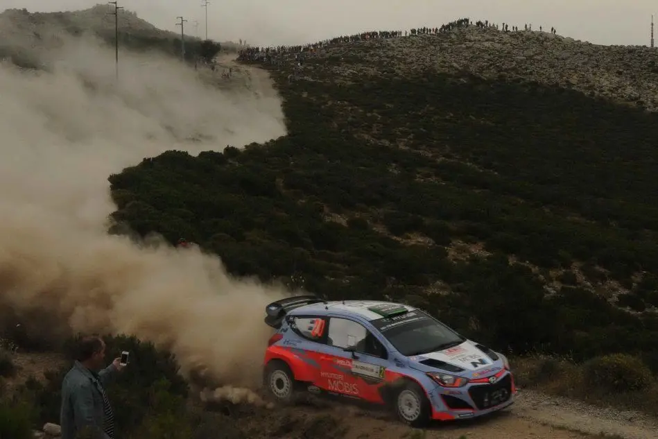 Paddon in azione durante l'edizione 2015 del Rally d'Italia-Sardegna