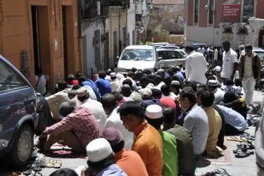 Cittadini stranieri nel quartiere Marina a Cagliari. Foto - Simona Arthemalle