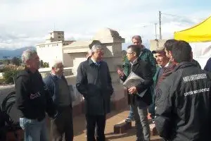 I lavoratori sul tetto della stazione
