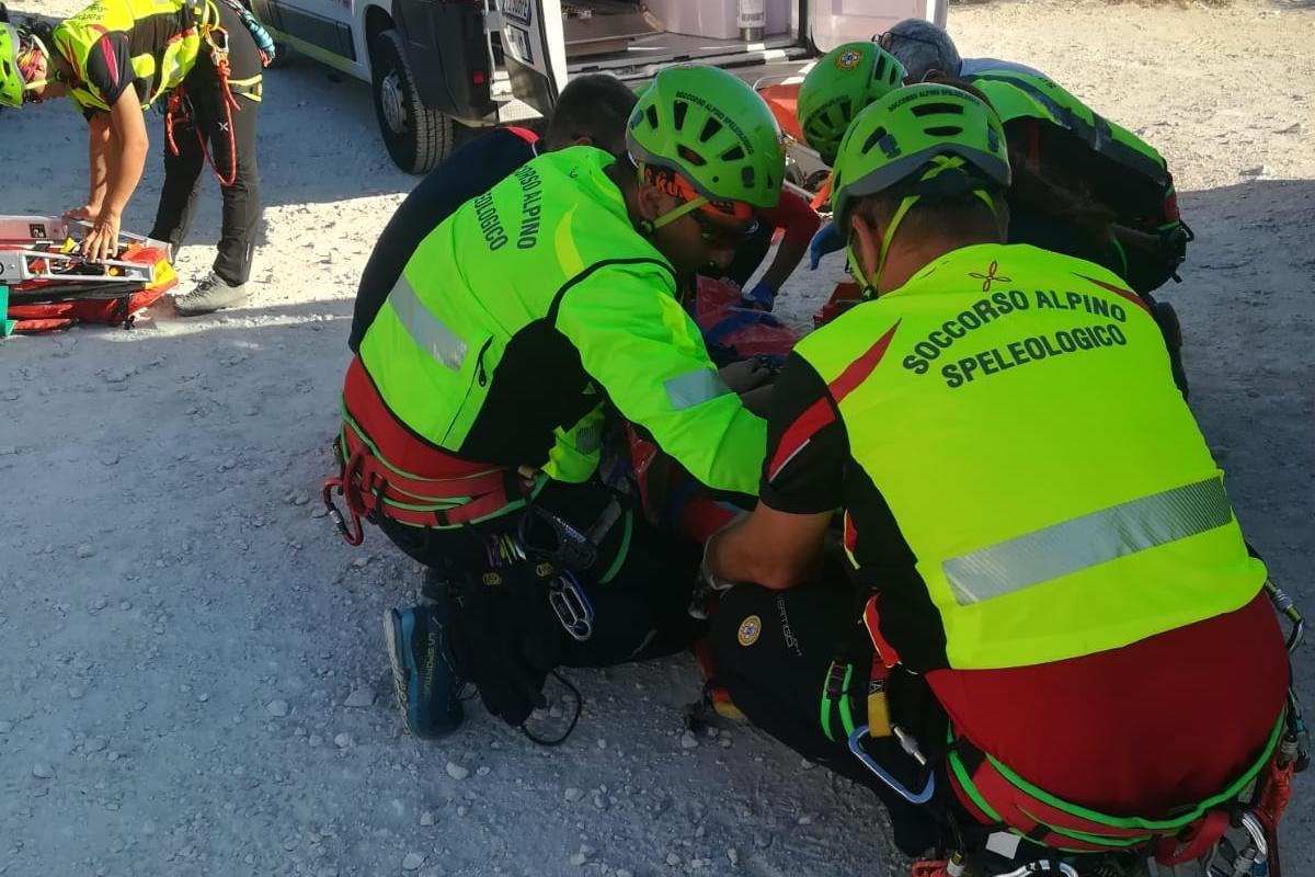 I tecnici al lavoro a Cagliari (foto Corpo nazionale soccorso alpino e speleologico)