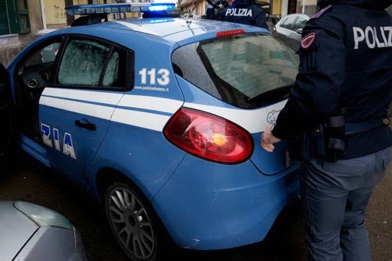 Reggio Calabria, agguato a una coppia di amanti in auto: morta la donna