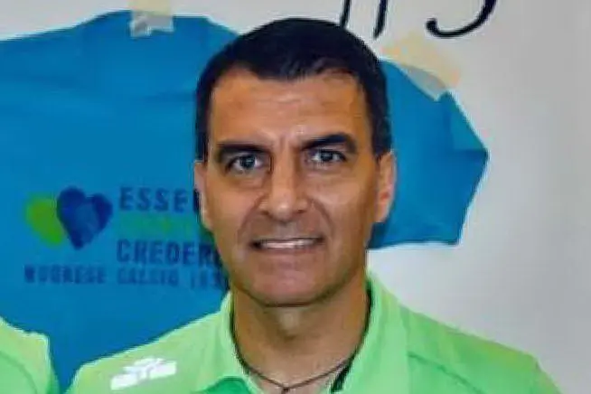 Il tecnico della Nuorese Marco Sanna, 51 anni, ex mediano di Cagliari, Sampdoria e Torino ( foto concessa)