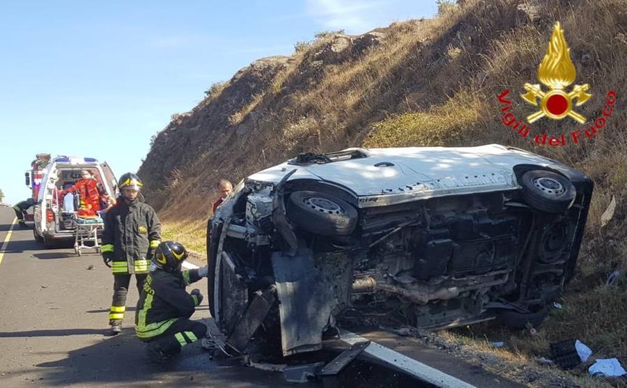 spaventoso incidente sulla 131 due feriti uno e molto grave l unione sarda it