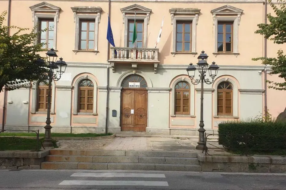 Il municipio di Bono ( foto Tellini)