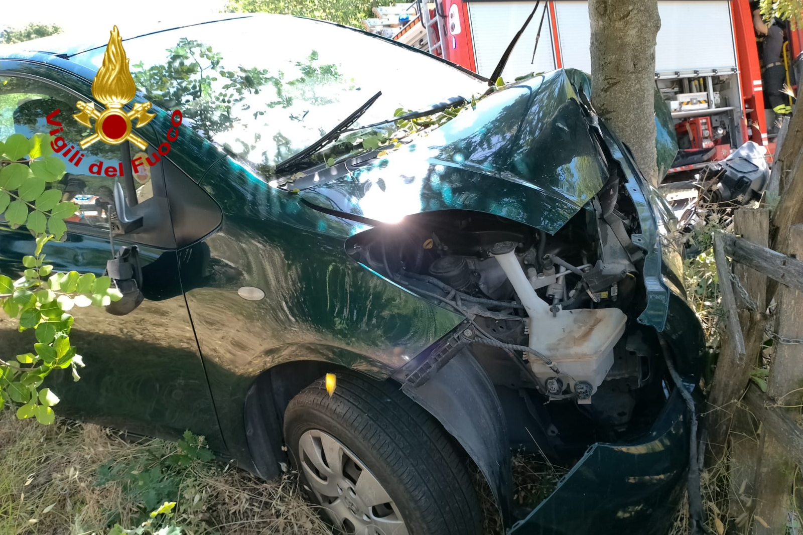 Nughedu Santa Vittoria, donna perde il controllo dell’auto e finisce contro un albero