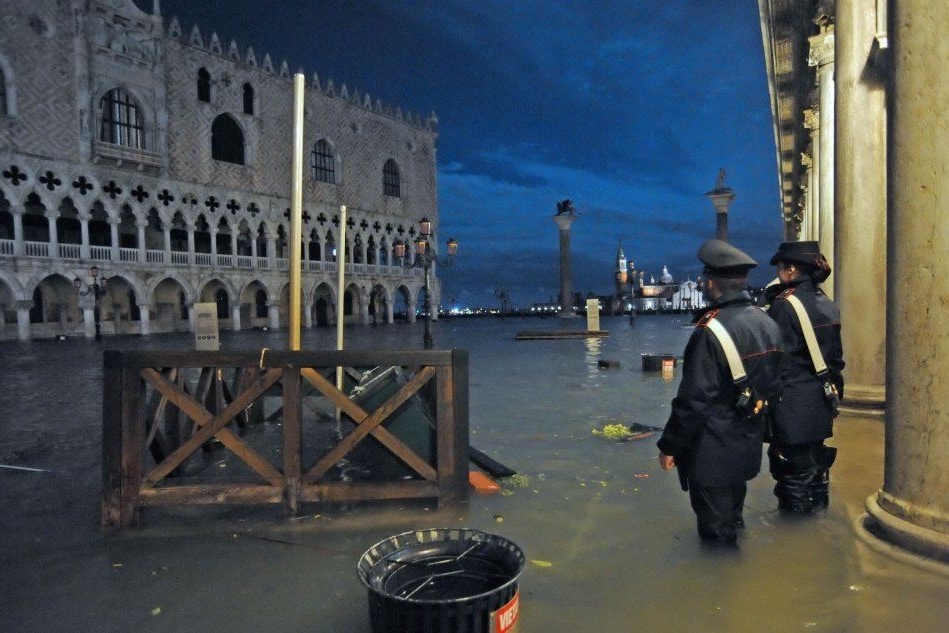 Carabinieri a Venezia (Ansa)
