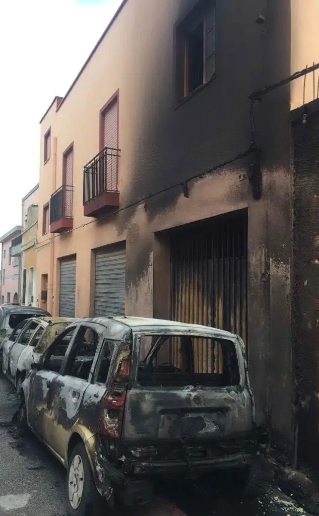 Danni anche a una palazzina