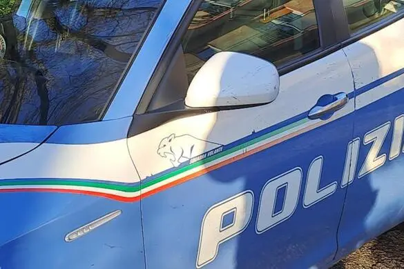 Auto polizia generica ad Ancona