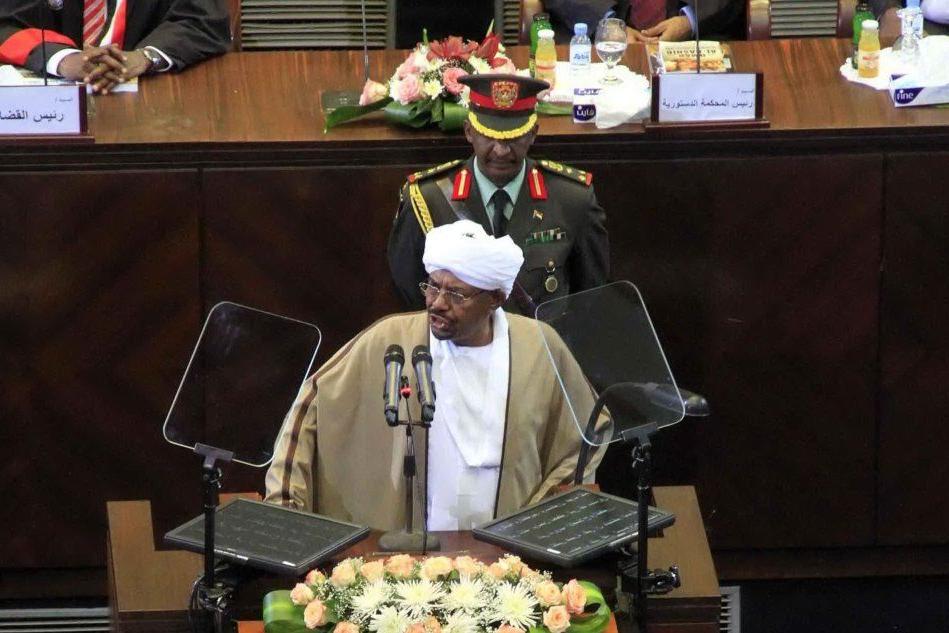 Sudan, il presidente Al Bashir scioglie il governo
