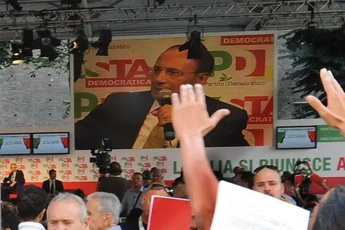 Schifani: Urla e fischi alla Festa del Pd a Torino