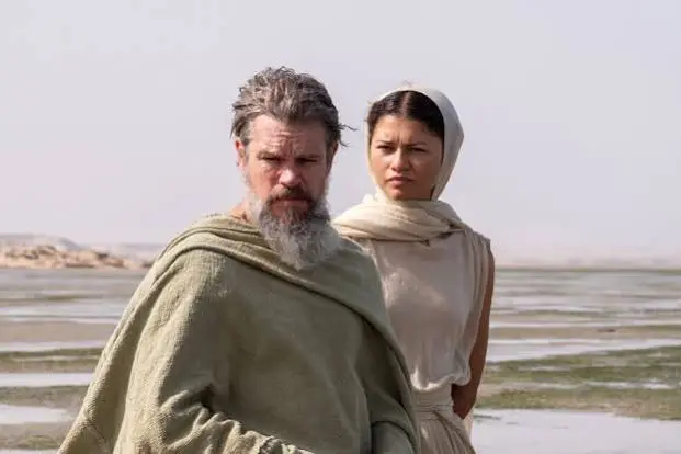 Un'immagine Ansa di Odissea: Matt Damon (55 anni) è Ulisse, Zendaya (29 anni) è Atena