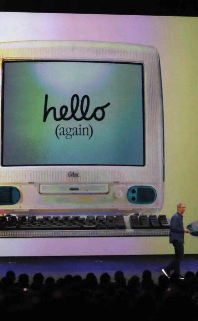 Il Ceo Tim Cook ricorda quel momento durante un evento della Apple