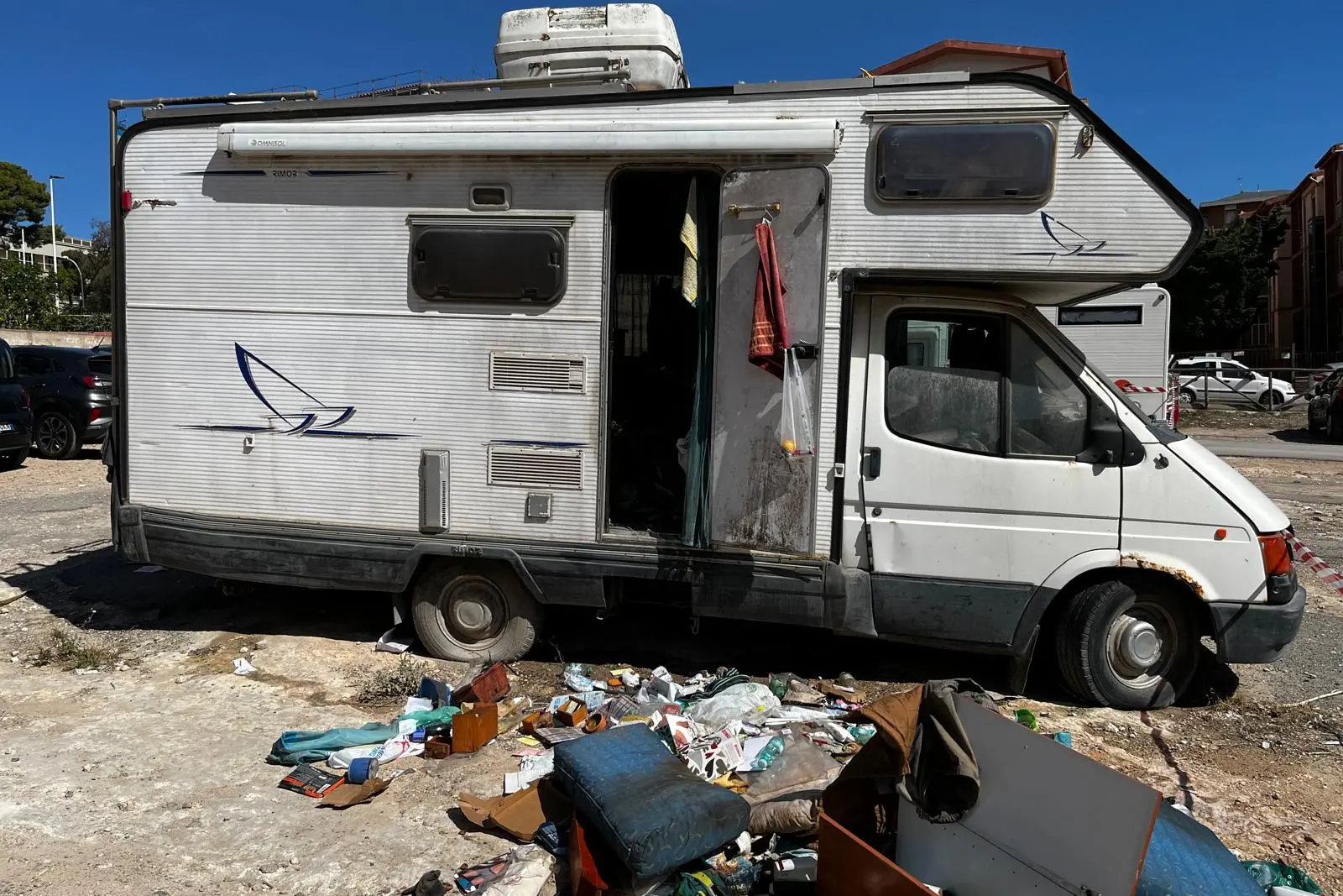 Cagliari, il camper in via Curie dove è stato trovato il corpo del 75enne