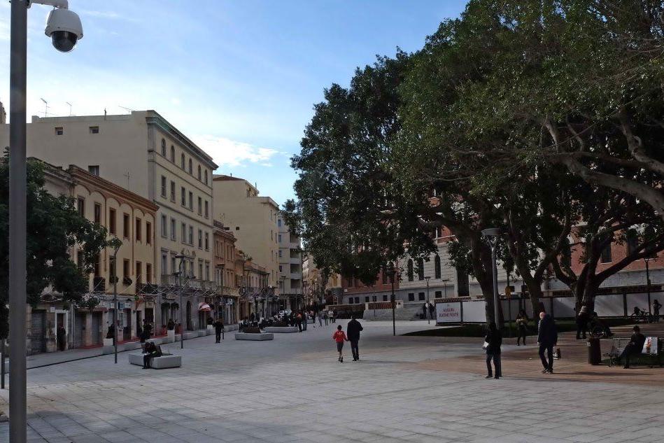 Cagliari, piazza Garibaldi: un brindisi per la nuova associazione