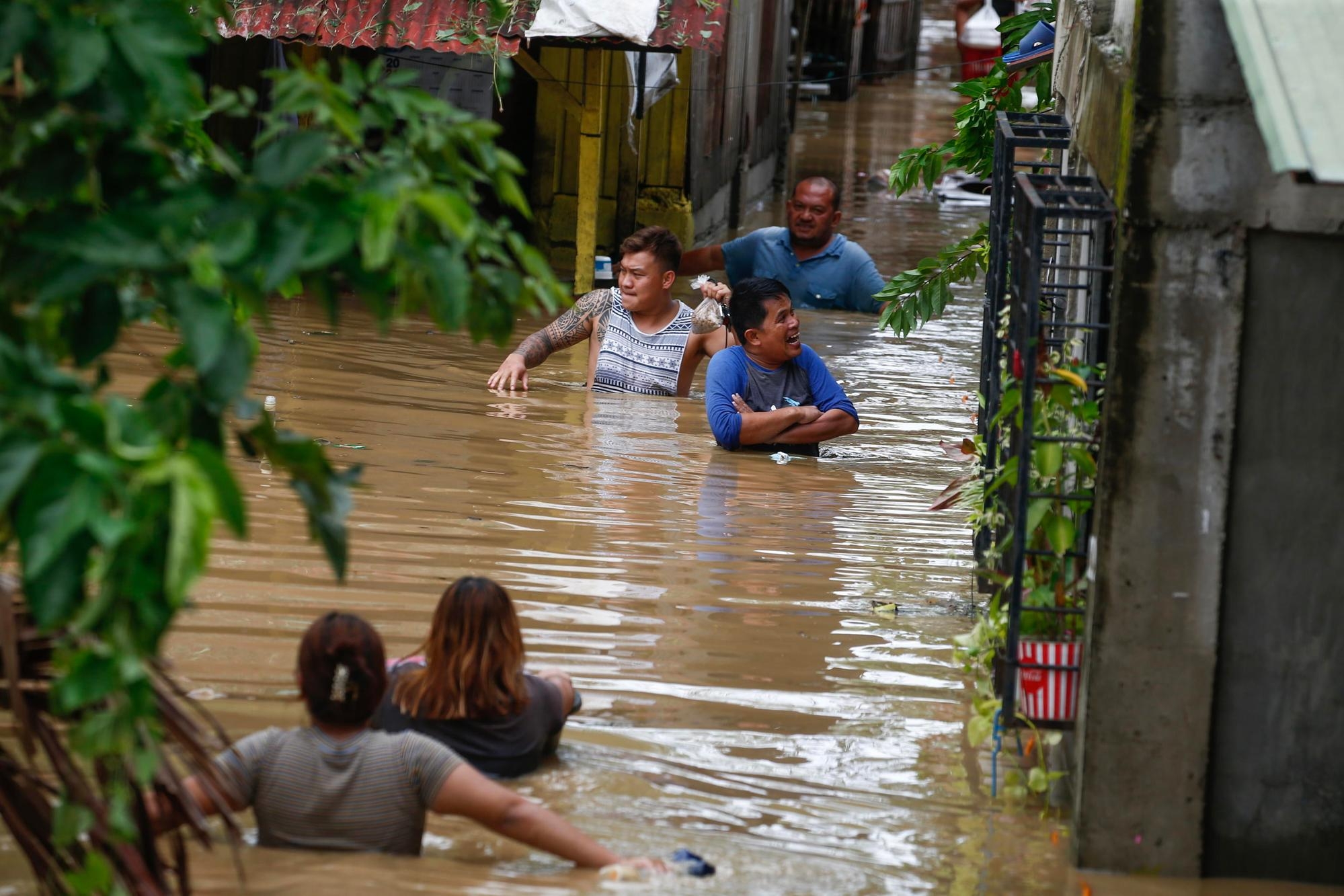 Super-typhoon Noru hits the Philippines: winds up to 195 km / h, 5 rescuers dead