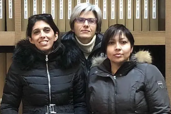 Da sinistra
 Silvia Mureddu,
 Floriana Mela
 e Grazia
 Muggianu del
 Coordinamento
 diplomati
 magistrali
 Sardegna
