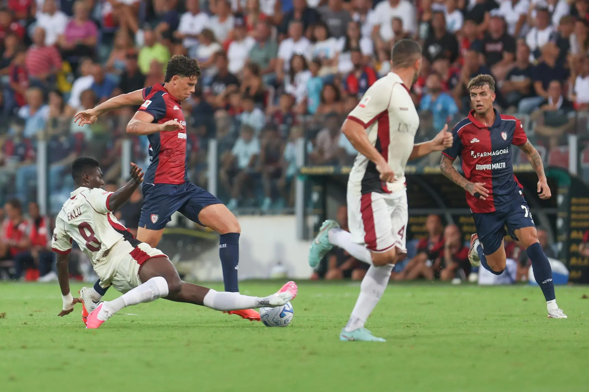 Alessandro Romano e Daniel Maldini in Cagliari-Arezzo (foto Fabio Murru)