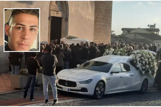 I funerali a Dolianova, nel riquadro Daniele Picciau (foto Zizi)
