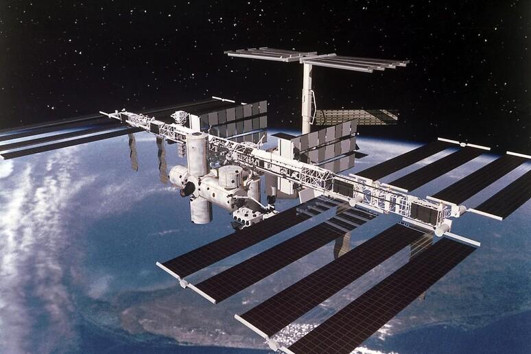 Perdita di aria sulla Stazione Spaziale Internazionale: astronauti trasferiti nelle navette