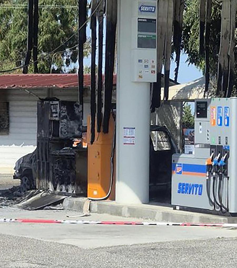 Quattro corpi carbonizzati nel minivan